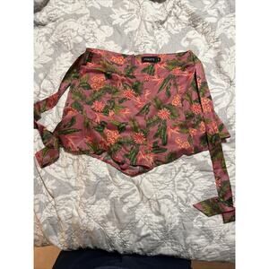 Etiquette Floral Shorts Size Medium